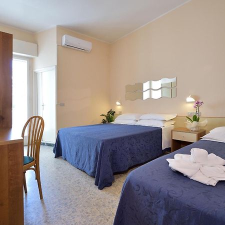 Hotel Oltremar B&B กัตตอลิกา ภายนอก รูปภาพ