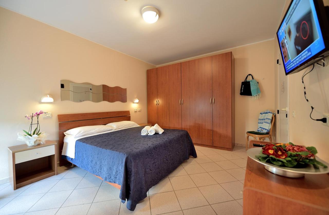 Hotel Oltremar B&B กัตตอลิกา ภายนอก รูปภาพ