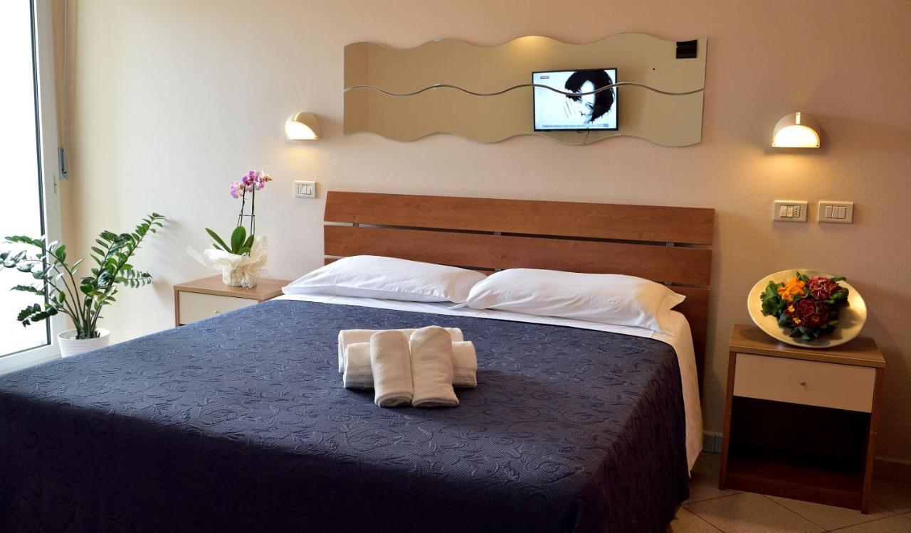 Hotel Oltremar B&B กัตตอลิกา ภายนอก รูปภาพ