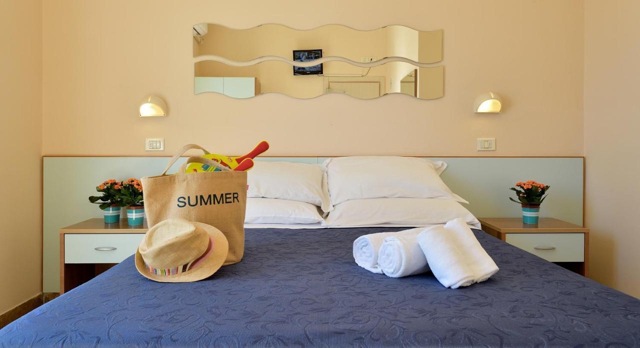 Hotel Oltremar B&B กัตตอลิกา ภายนอก รูปภาพ