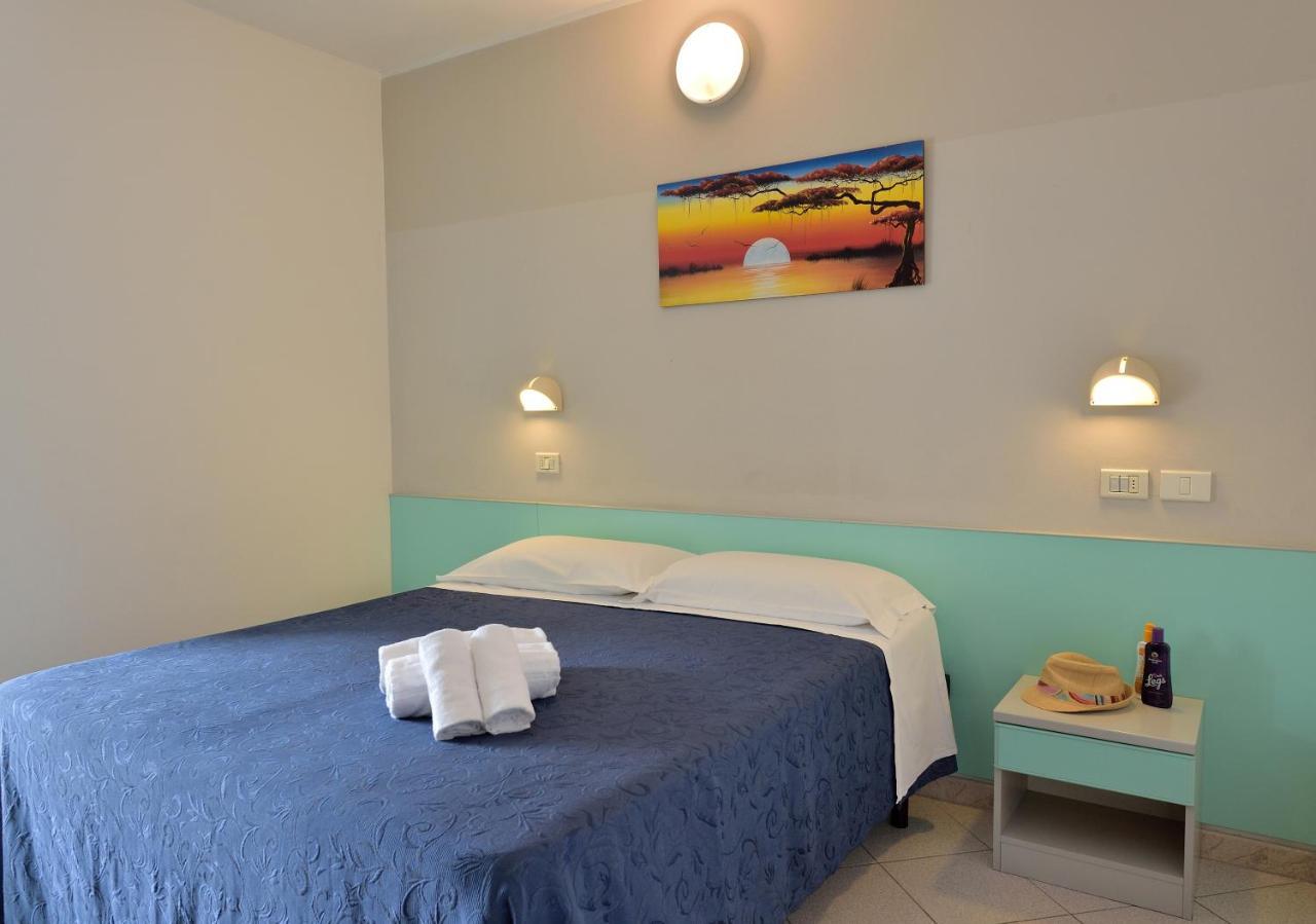 Hotel Oltremar B&B กัตตอลิกา ภายนอก รูปภาพ