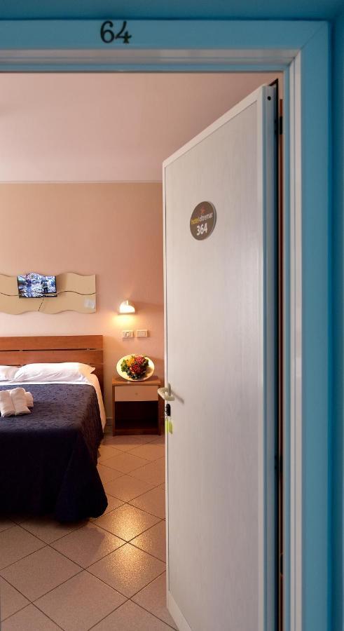 Hotel Oltremar B&B กัตตอลิกา ภายนอก รูปภาพ