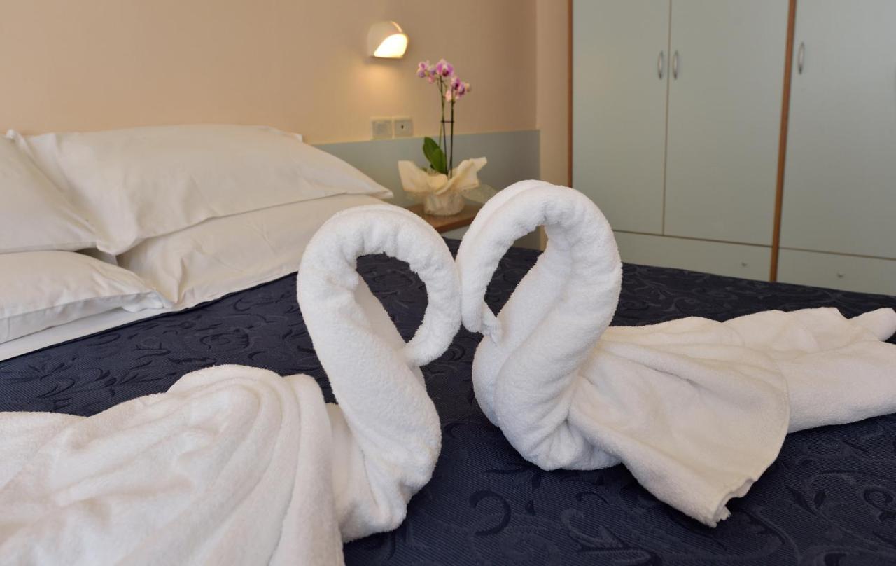Hotel Oltremar B&B กัตตอลิกา ภายนอก รูปภาพ