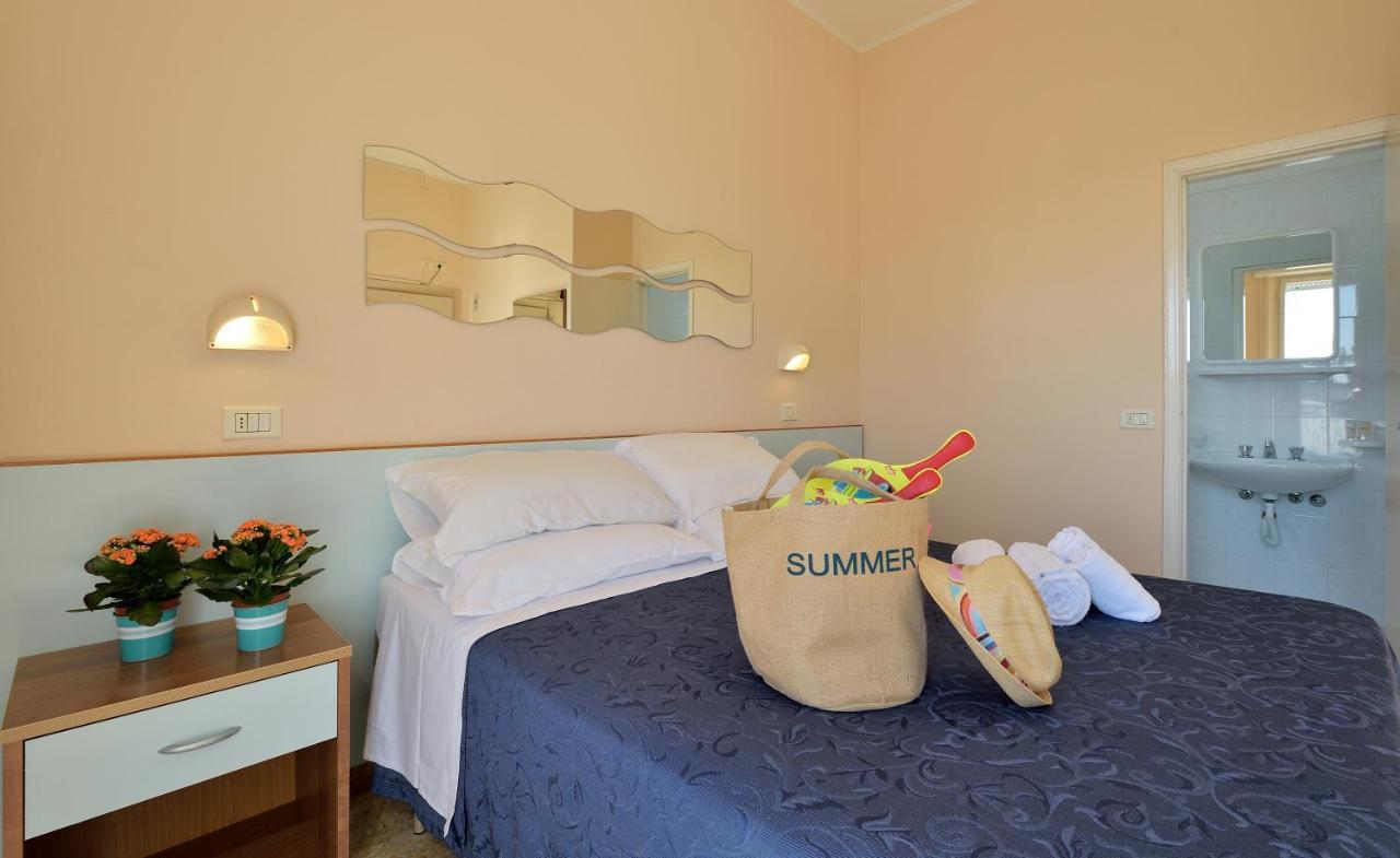 Hotel Oltremar B&B กัตตอลิกา ภายนอก รูปภาพ