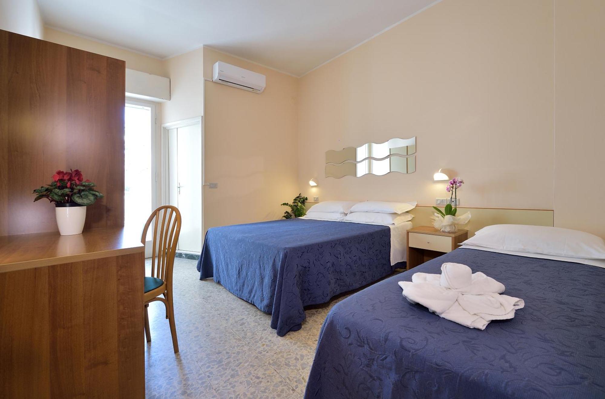Hotel Oltremar B&B กัตตอลิกา ภายนอก รูปภาพ